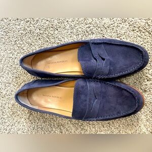 Banana Republic navy blue suede loafer - women’s size 8.5M